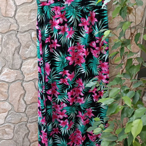 Floral skirt like new, size L/XL, multicolor