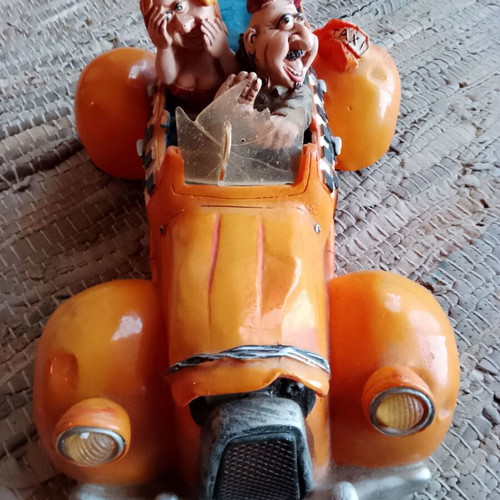 Funny ceramic piggy bank like new