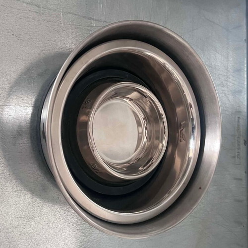 Stainless Steel Pet Bowls Set of 6 like new, various sizes