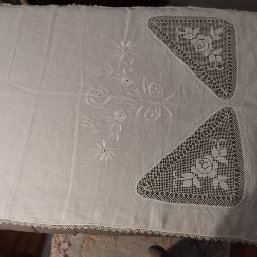 Tablecloth set used with small cloths