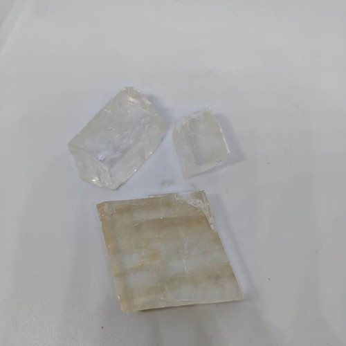 Set of 3 natural topaz crystals like new