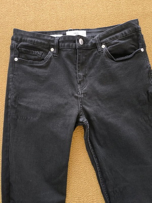 Mango women's jeans like new, black, size 40, low rise