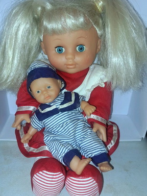 Doll with baby in arms like new, 28 centimeters