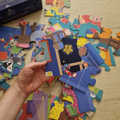 Puzzle with 35 large glow-in-the-dark pieces like new