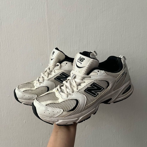 New Balance athletic shoes used no 38 black and white