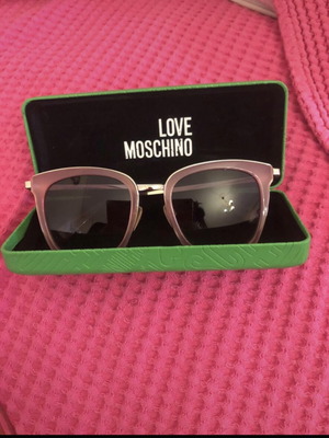 Lovemoschino sunglasses new, pink