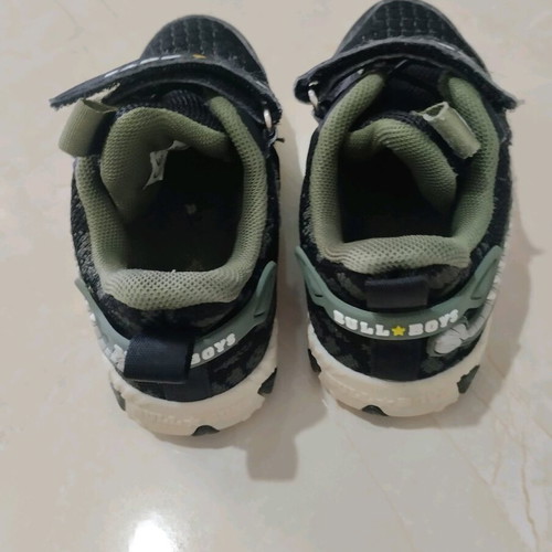 Bull Boys athletic shoes size 27 like new with lights black green