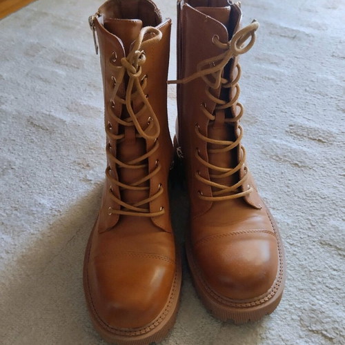 Women's boots like new, size 39, brown tan with zipper and laces