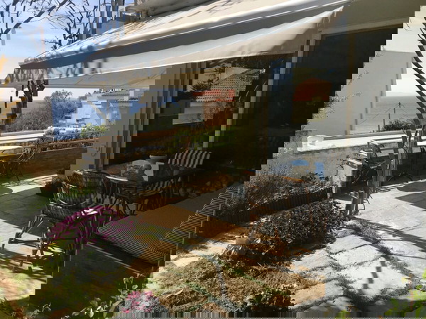 Δωμάτιο στην Σαρωνίδα