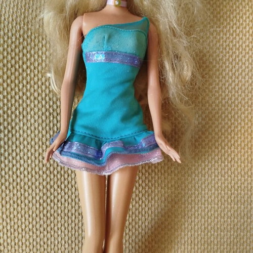 Barbie Chic Summer doll like new with ruffled dress and glitter trim