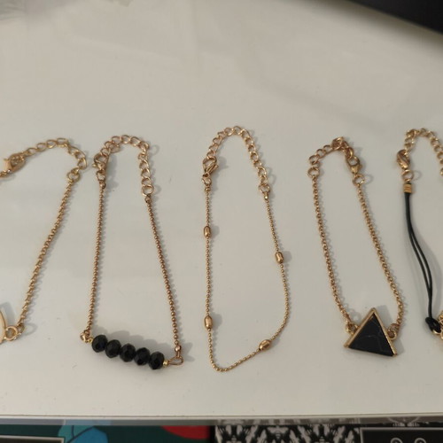 Women's bracelet set 5 pieces new, gold and black