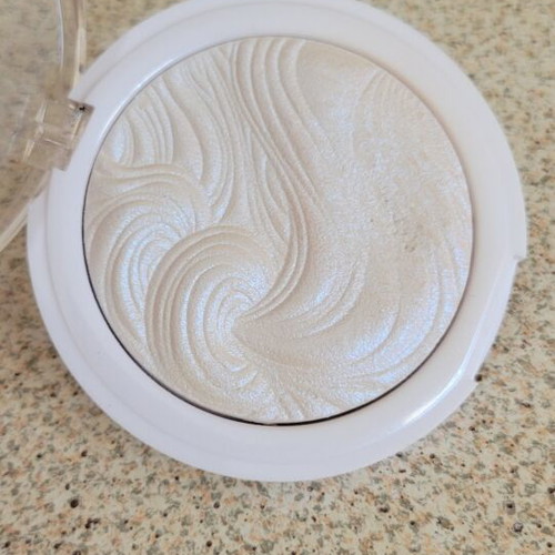 MUA Shimmer Highlight Powder set like new, 3 pieces