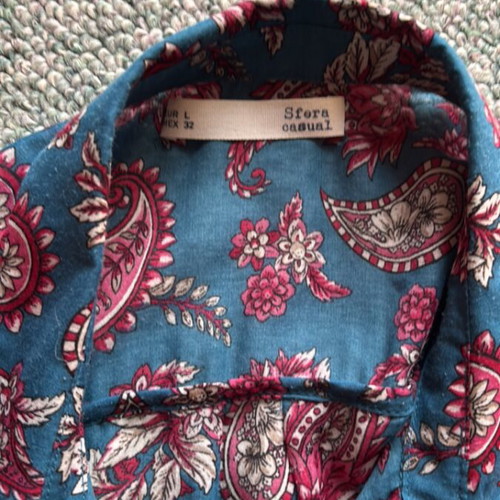 Sfaira shirt used, size large but fits medium