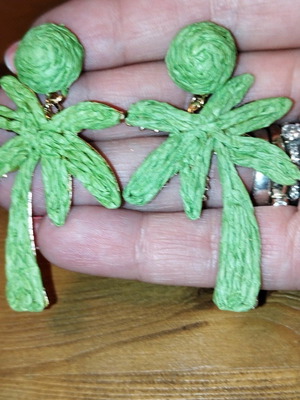 Palm tree dangle earrings unused green