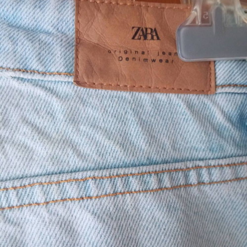 Zara mom style jeans light wash high waist like new, size EUR34