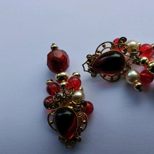 Button earrings used with red beads