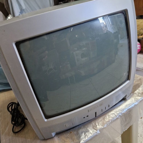 United 18in television used, fully functional without remote