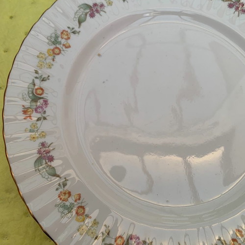 Royal Kent 32-Piece Dinner and Tea Set like new