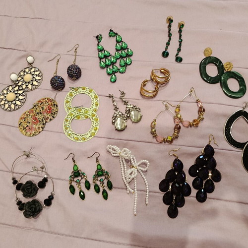 Earrings pack of 16, like new, faux