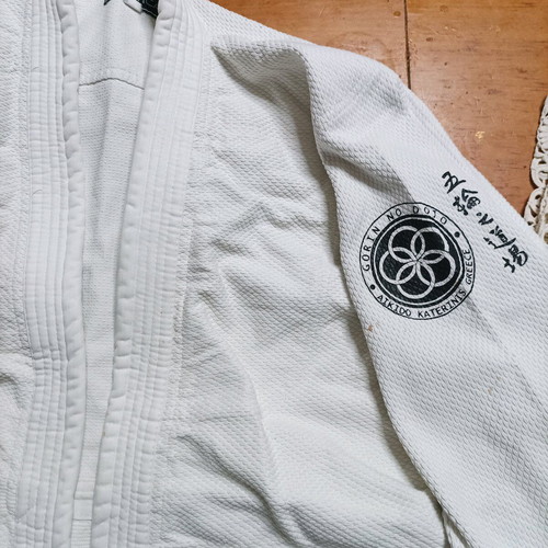 Φόρμα judo-aikido μεταχειρισμένη μέγεθος XL με γκι, παντελόνι και ζώνη