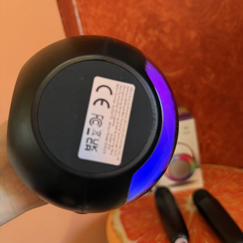 Wireless Karaoke Speaker με 2 ασύρματα μικρόφωνα και RGB φωτισμό σαν καινούργιο