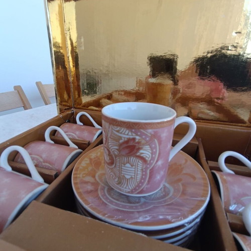 Porcelain cup set new with 6 saucers in pink and orange shades