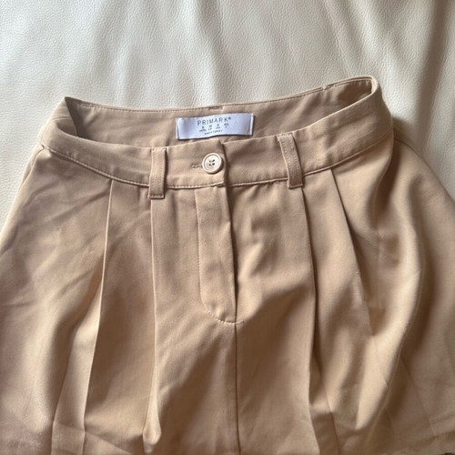 Beige short skirt Primark like new, small
