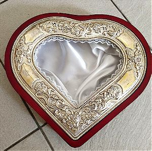 Όμορφη Κορνίζα Στεφανοθήκη σε σχήμα καρδίας.