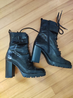A.L.E. boots size 39 like new, black