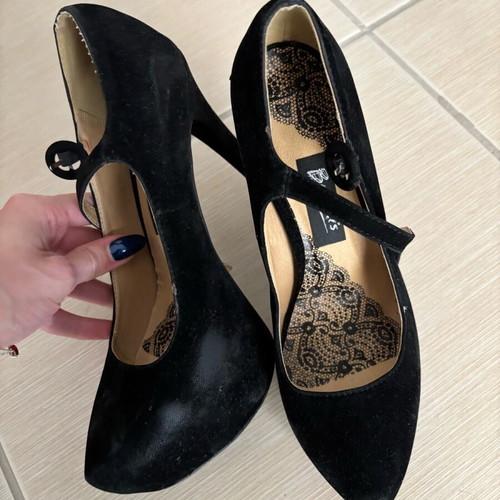 Heels used, size 38, black, slightly worn