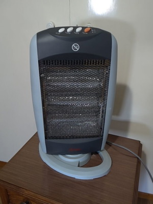 Ardes electric heater 1200 watt like new, rotating with safety switch