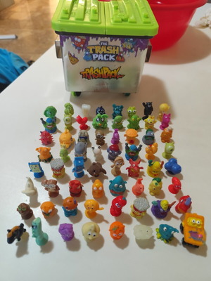 Trash Pack Stikeez collection used with 64 figures and storage bin