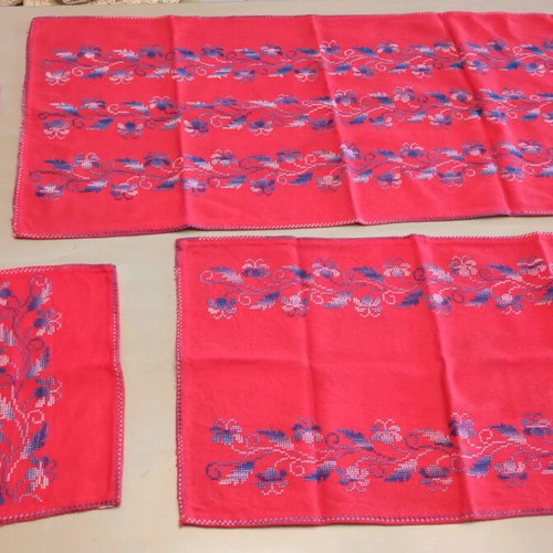 Table linens large and small with 2 napkins new