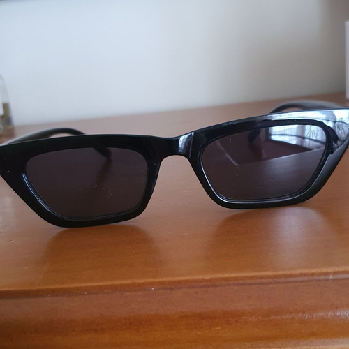 AV Sunglasses Karen sunglasses new, black, with case