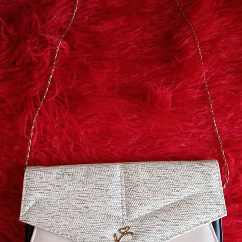 Veta Accessories bag like new, nude shades with chain