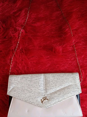 Veta Accessories bag like new, nude shades with chain