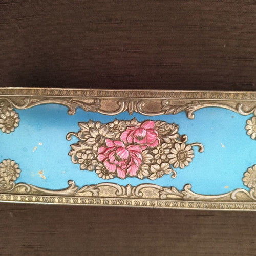 Vintage music jewelry box with working Sankyo wind-up mechanism used