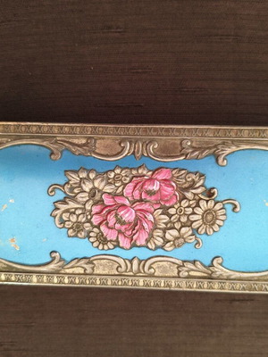 Vintage music jewelry box with working Sankyo wind-up mechanism used