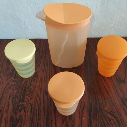 Tupperware jug 1L with 3 cups 330ml new