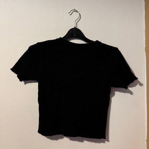 Plain black t-shirt used, size M from Pull & Bear