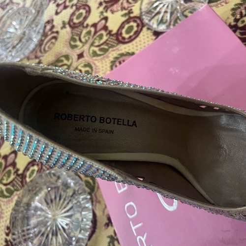 Formal shoe like new with rhinestones, size 40, beige