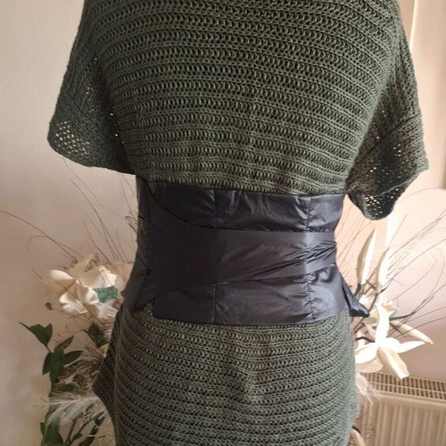 Ralph Lauren blouse like new, khaki linen knit with black belt