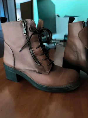 Ragazza brown ankle boots size 38 like new