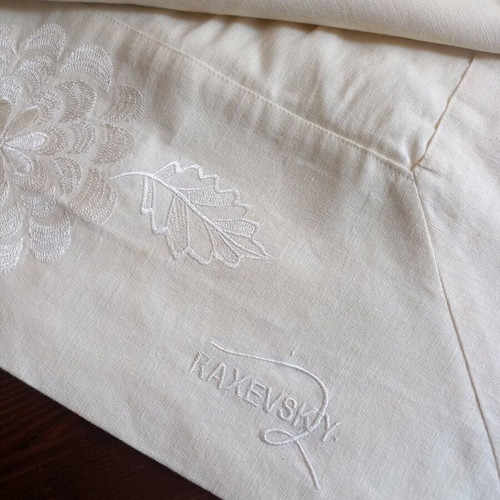 Raxevsky Home tablecloth new with 10 linen and cotton napkins