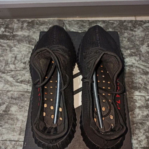 Adidas Yeezy Bred sneakers size 43 like new, black
