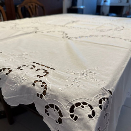 Tablecloth used 200x166cm