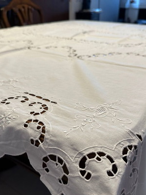 Tablecloth used 200x166cm