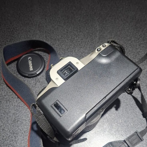 Canon EOS 300 Analog Camera like new with 28-90mm Lens and Sunpak Flash