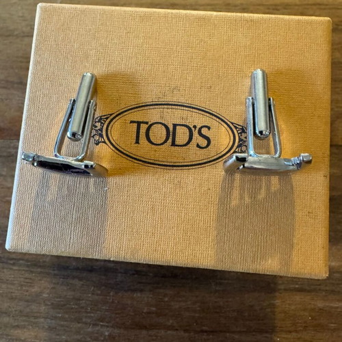 Tods cufflinks like new, silver color