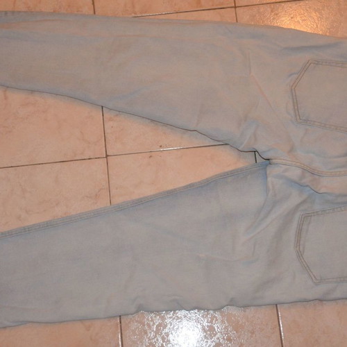 Classic blue jean with rips used, size M